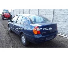 Dezmembrez Renault Clio II, an 2000, motorizare 1.4