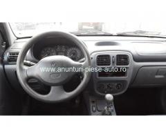 Dezmembrez Renault Clio II, an 2000, motorizare 1.4