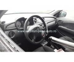 Dezmembrez Mitsubishi Outlander I