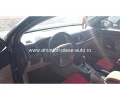 Dezmembrez Opel Vectra C, an 2004
